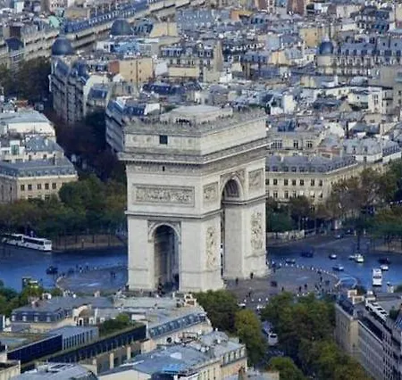 Champs Elysees Student *