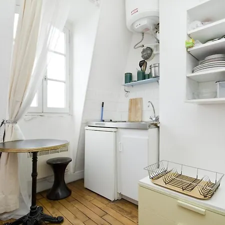 Champs Elysees Student Apartment